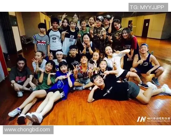 深圳街舞队配合引发热议专家解析团队默契与争议背后的原因 深圳街舞队配合引发热议专家解析团队默契与争议背后的原因