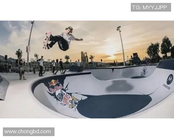 重庆滑板队在世界攀岩锦标赛中的灵活性表现引发热议与关注